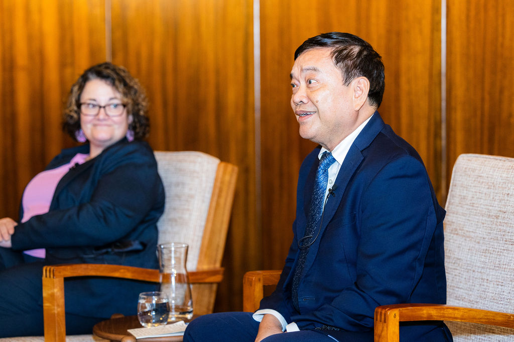 Professor Tran Tho Dat at the discussion