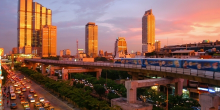 https://commons.wikimedia.org/wiki/File:Bangkok_skytrain_sunset.jpg