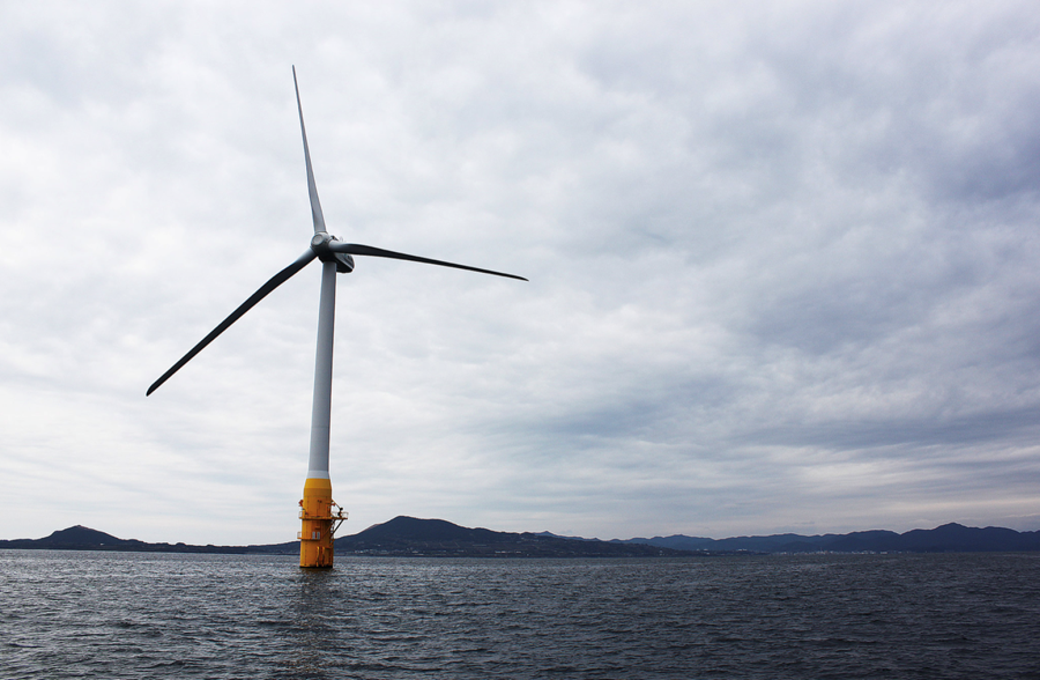 Goto floating offshore wind turbine in Sakiyama, February 8 2017.