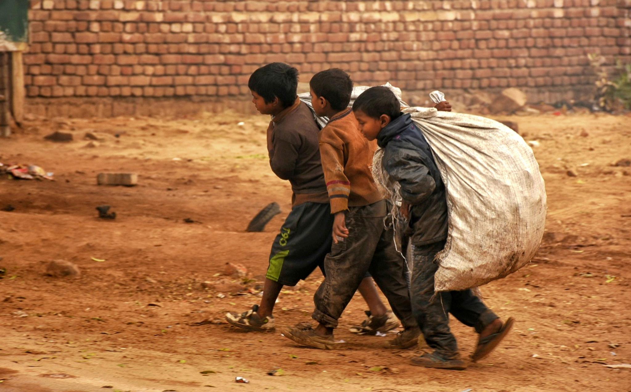Population growth and poverty: how institutions matter