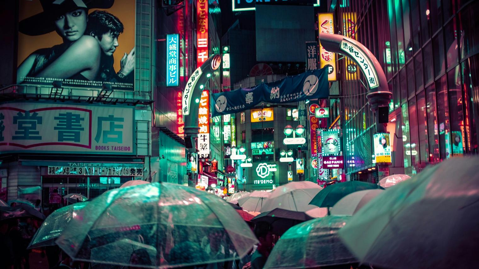 People near buildings during nighttime with lights, Shibuya, Tokyo, Japan (Photo: Pexels).