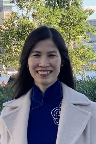 Hoa Nguyen photo